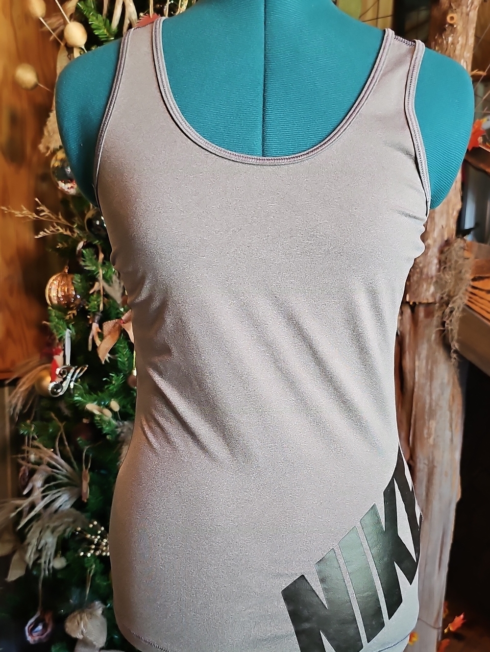 NIKE Light Gray Scoop-Neck Athletic Tank Top